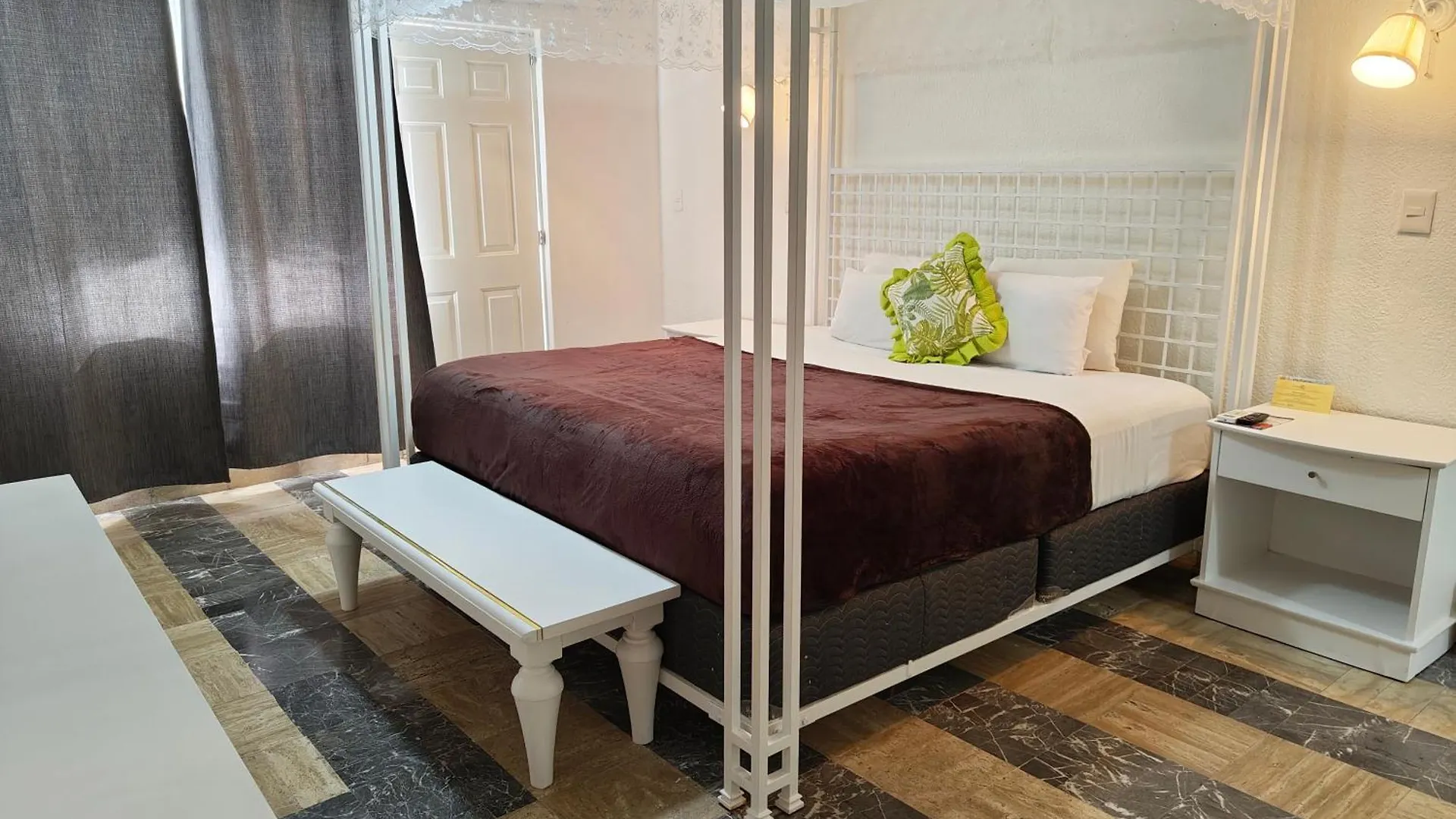 Pok Ta Pok 4 Hotel Cancun